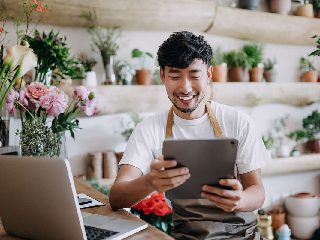 A presença digital é essencial para qualquer empresa que deseja alcançar um público amplo e se destacar no mercado